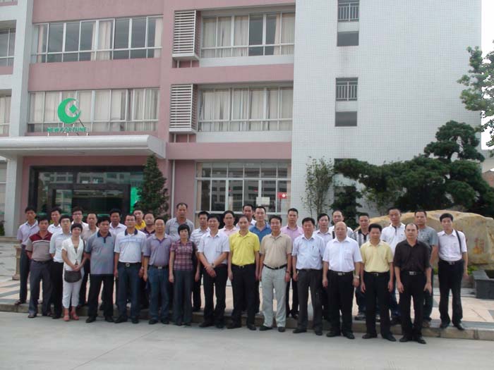 考察團在江門電鍍工業園學習取經,合影留念