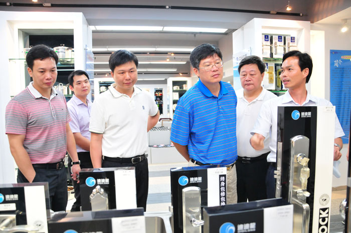 省循環(huán)經(jīng)濟(jì)工業(yè)園中期評(píng)估調(diào)研組蒞臨指導(dǎo)