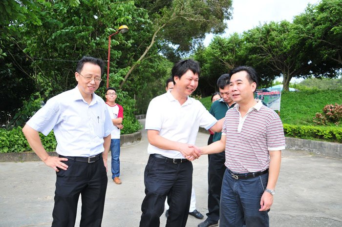 �����L�����������{���е½������B��