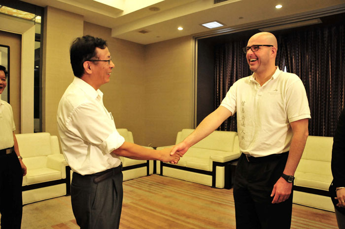 ���ͷ������е½����Ļ��f��������ϯʩ�ĸ��W���L��